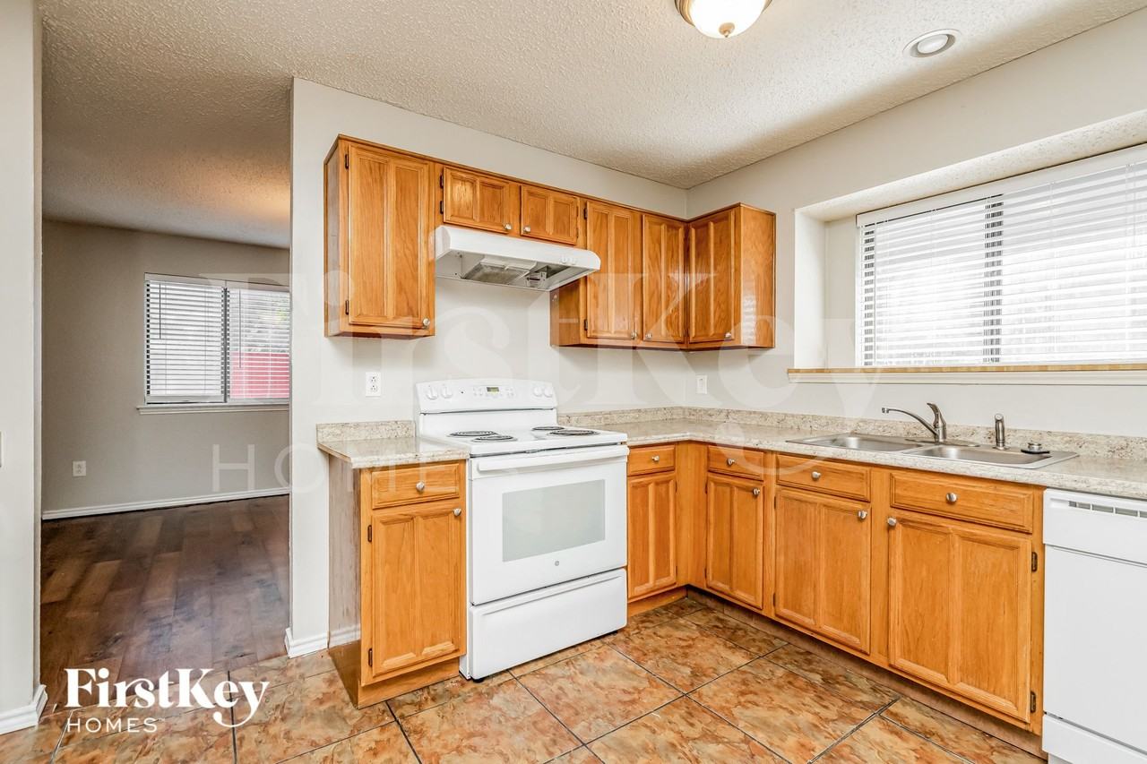 2661 Claremont Dr - Photo 7 of 15