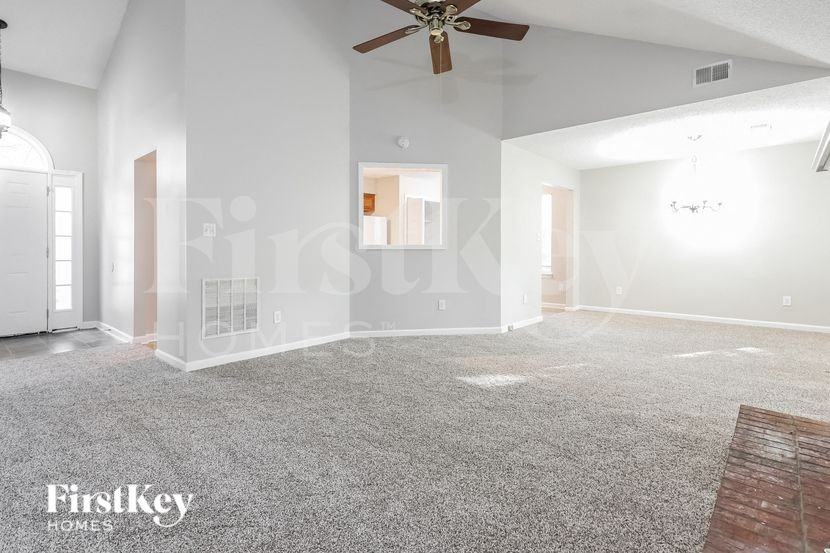 1591 Elizabeth Ln - Photo 4 of 15