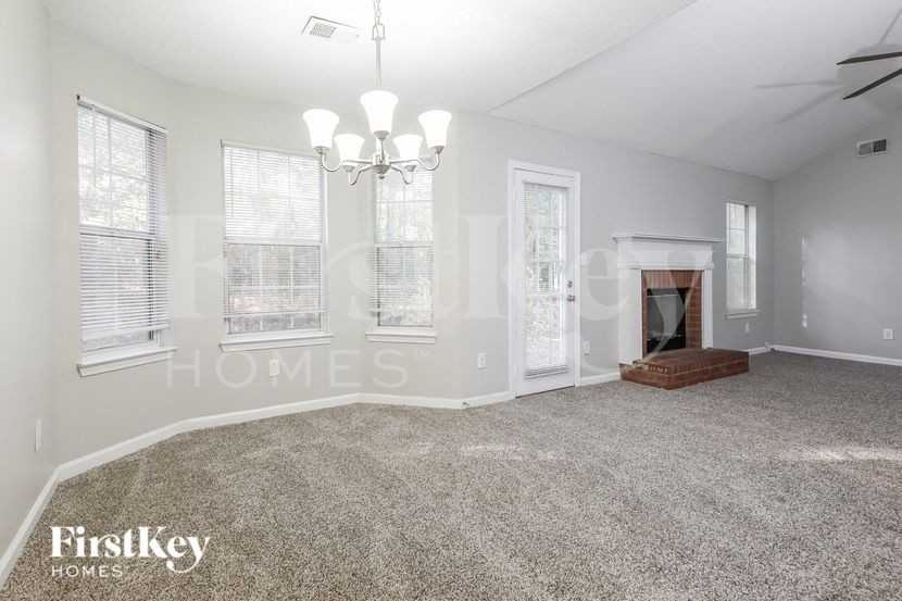 1591 Elizabeth Ln - Photo 5 of 15