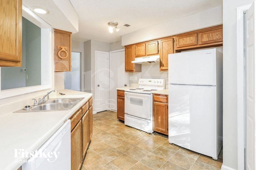 1591 Elizabeth Ln - Photo 6 of 15