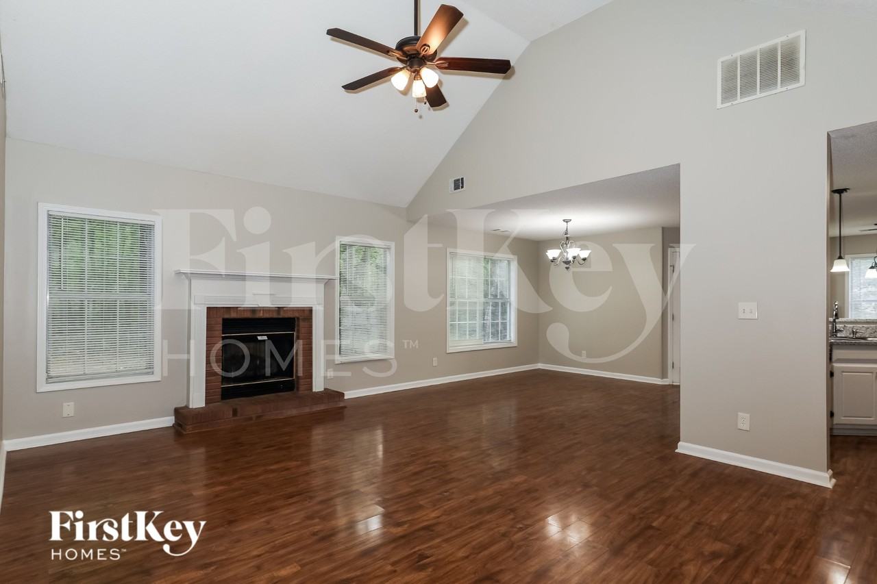 145 Garrison Chase - Photo 4 of 19