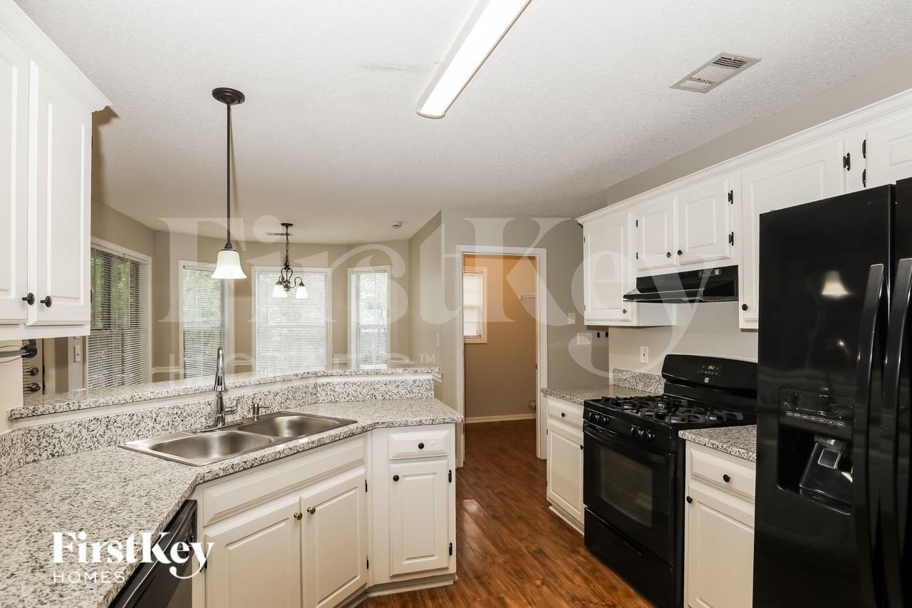 145 Garrison Chase - Photo 7 of 19