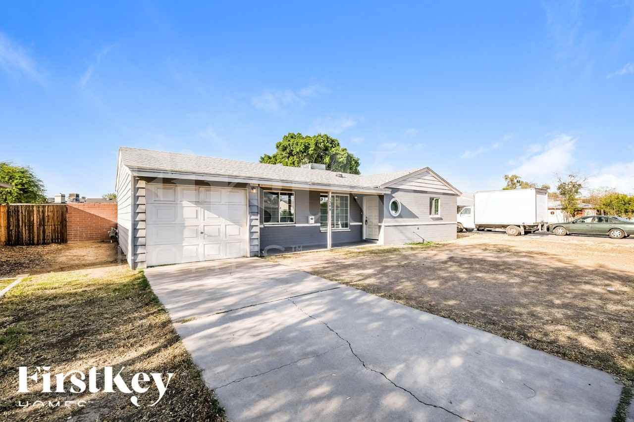 1308 W Elm St - Photo 2 of 16