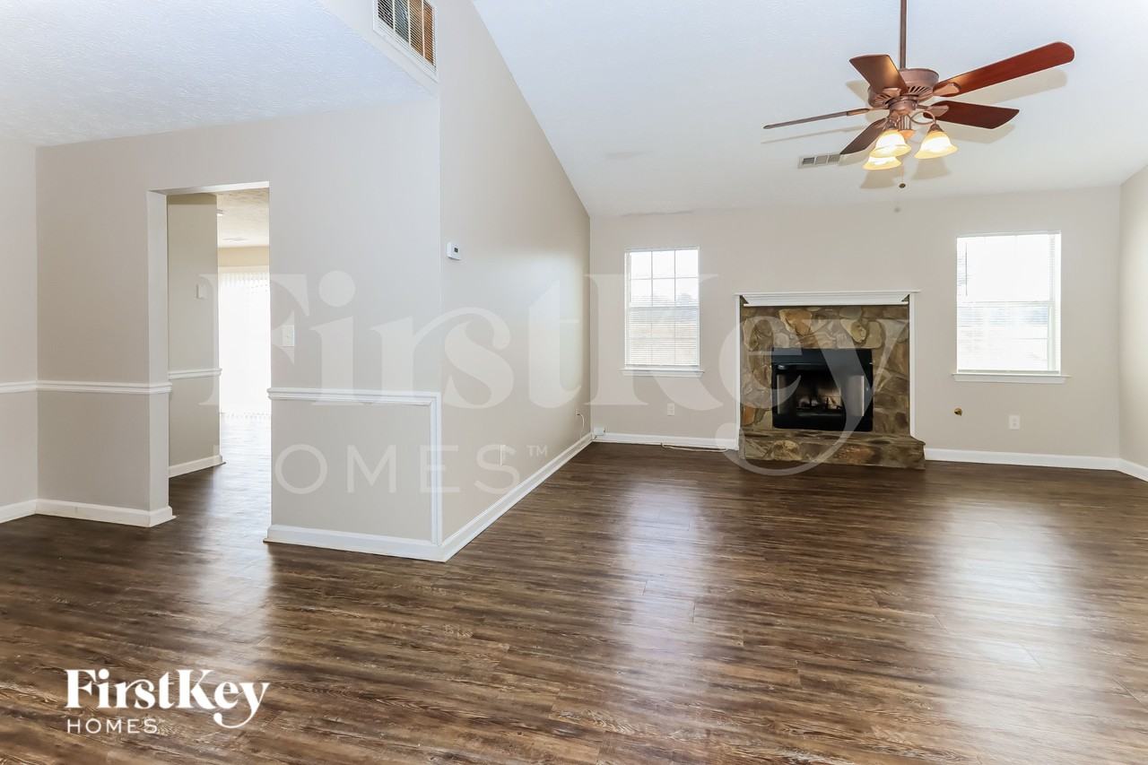 128 Greenleaf Dr - Photo 3 of 16