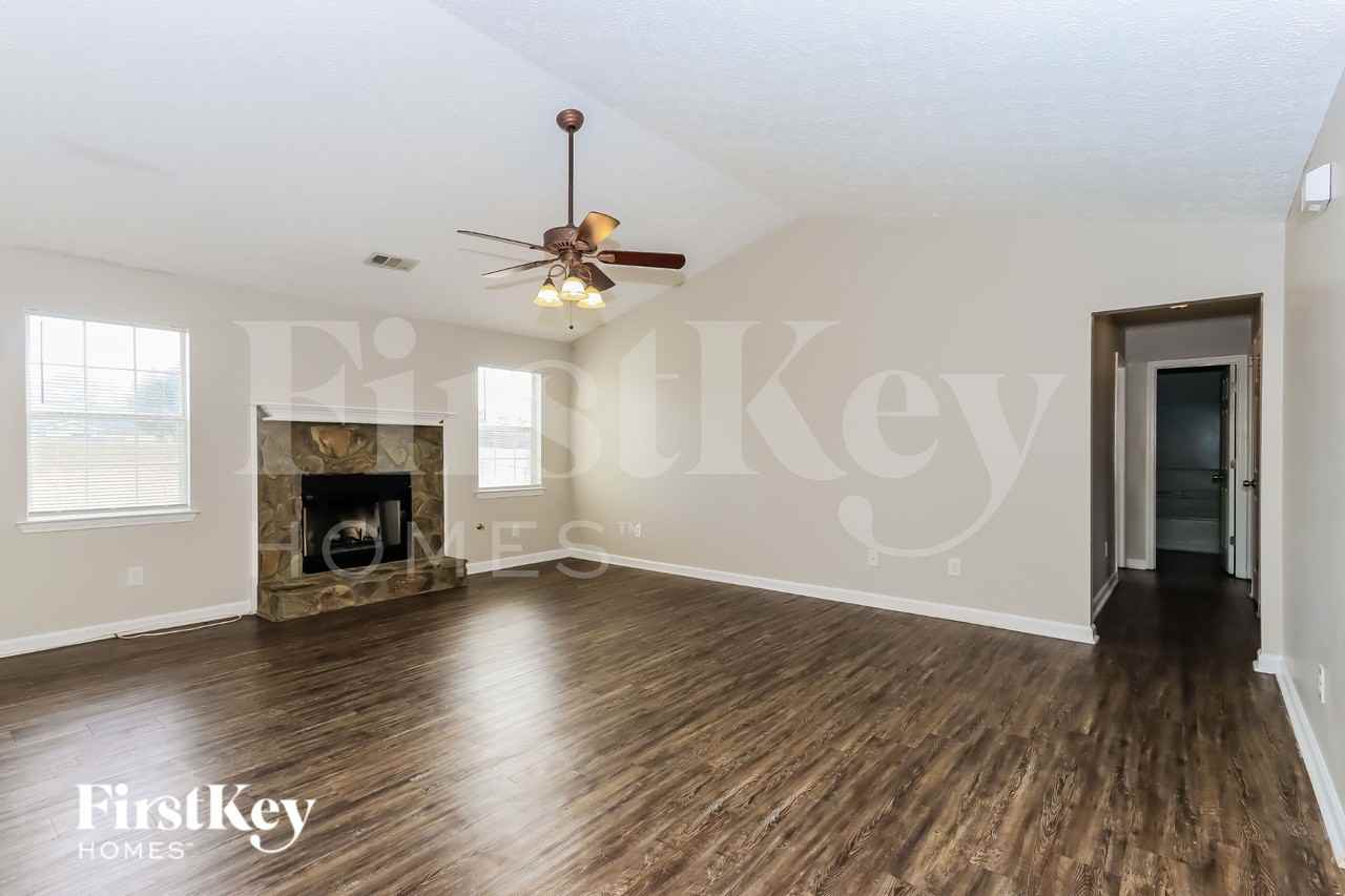 128 Greenleaf Dr - Photo 4 of 16