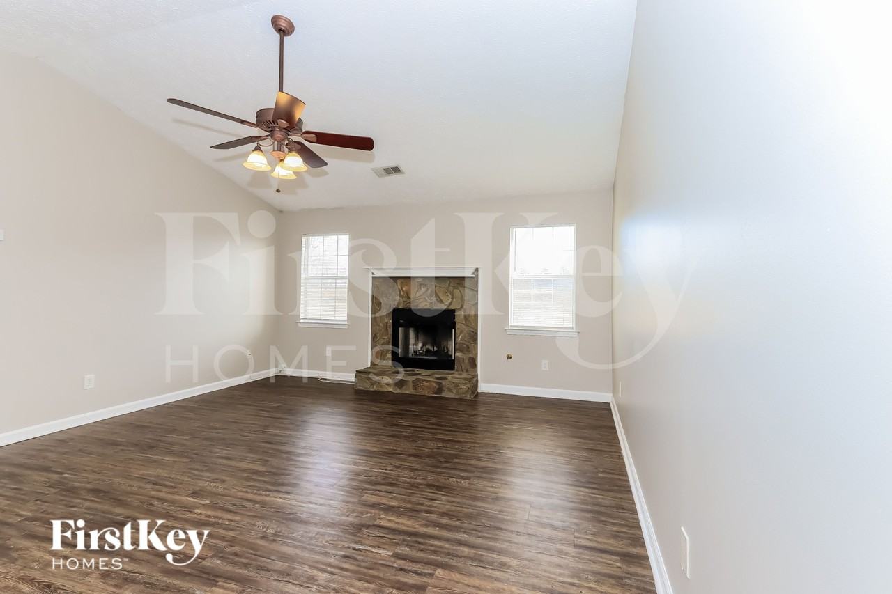 128 Greenleaf Dr - Photo 5 of 16