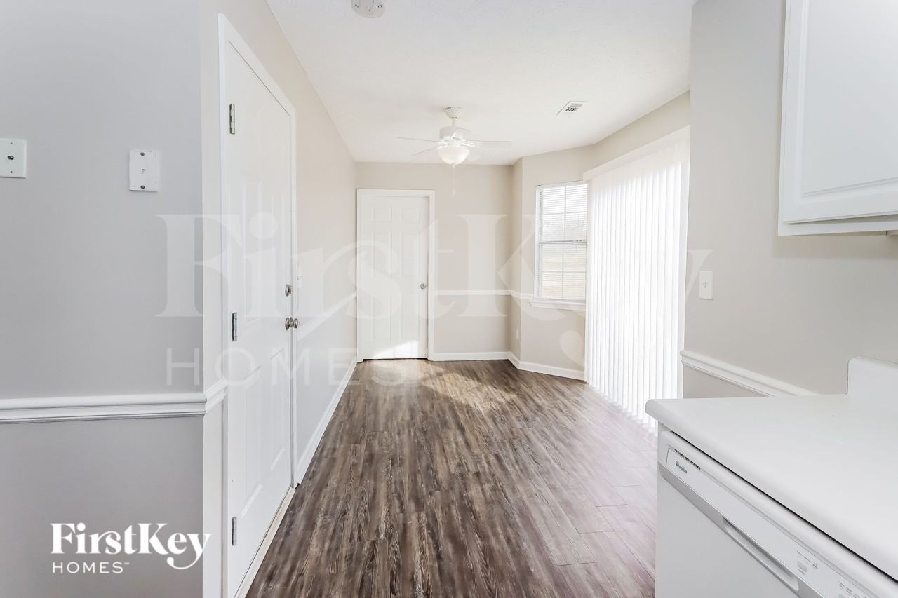 128 Greenleaf Dr - Photo 6 of 16