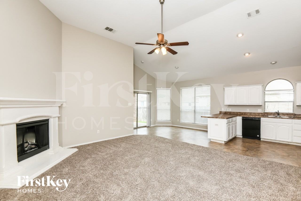 1220 Saltgrass Dr - Photo 2 of 17