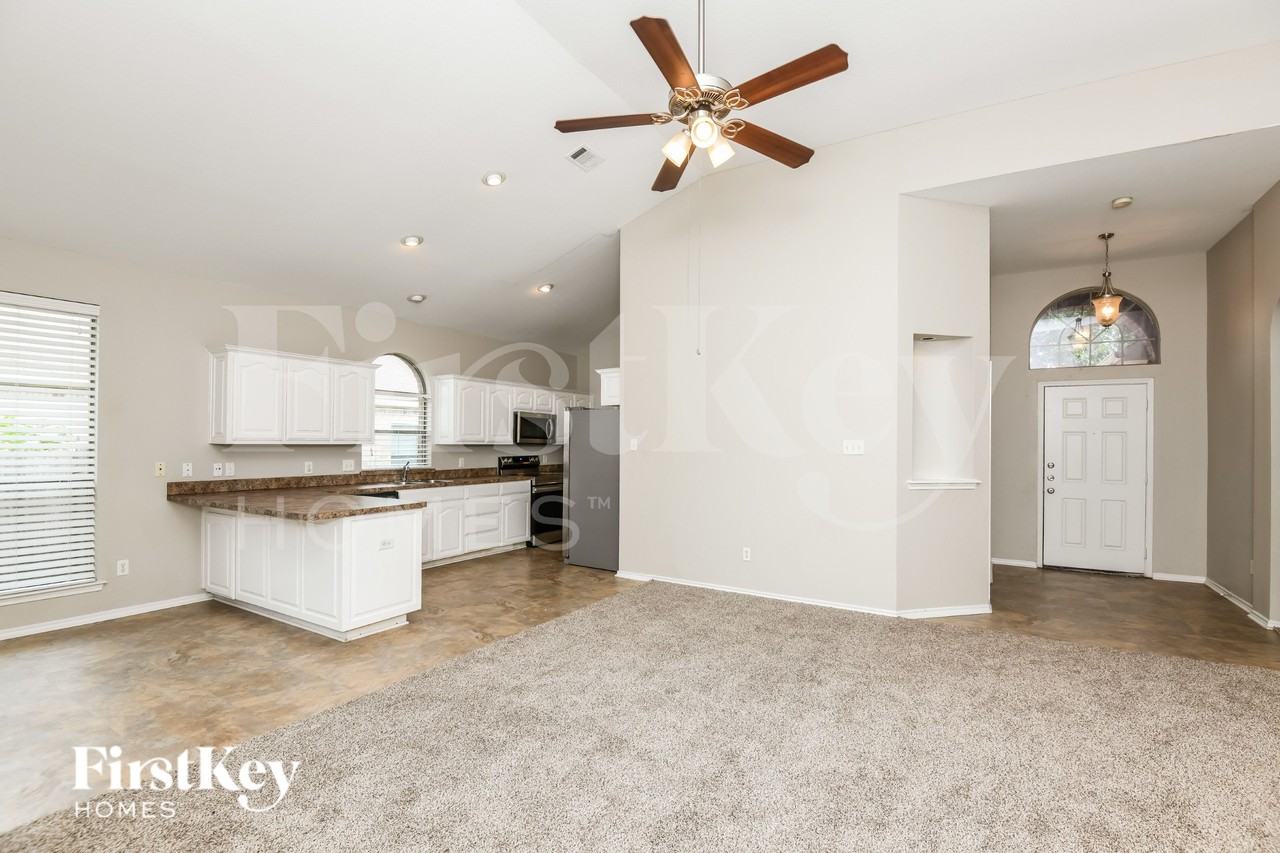 1220 Saltgrass Dr - Photo 3 of 17