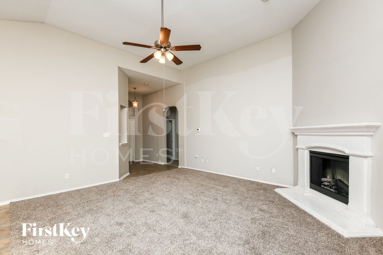 1220 Saltgrass Dr - Photo 4 of 17