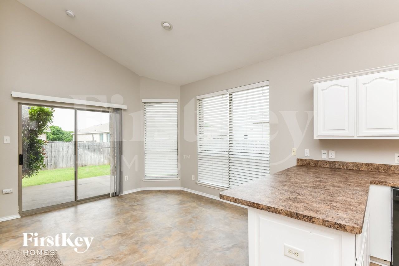 1220 Saltgrass Dr - Photo 5 of 17