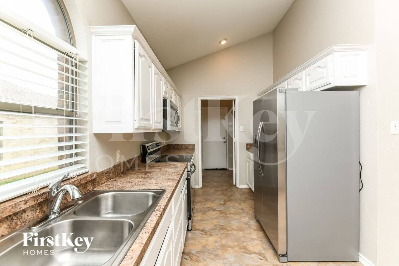 1220 Saltgrass Dr - Photo 6 of 17