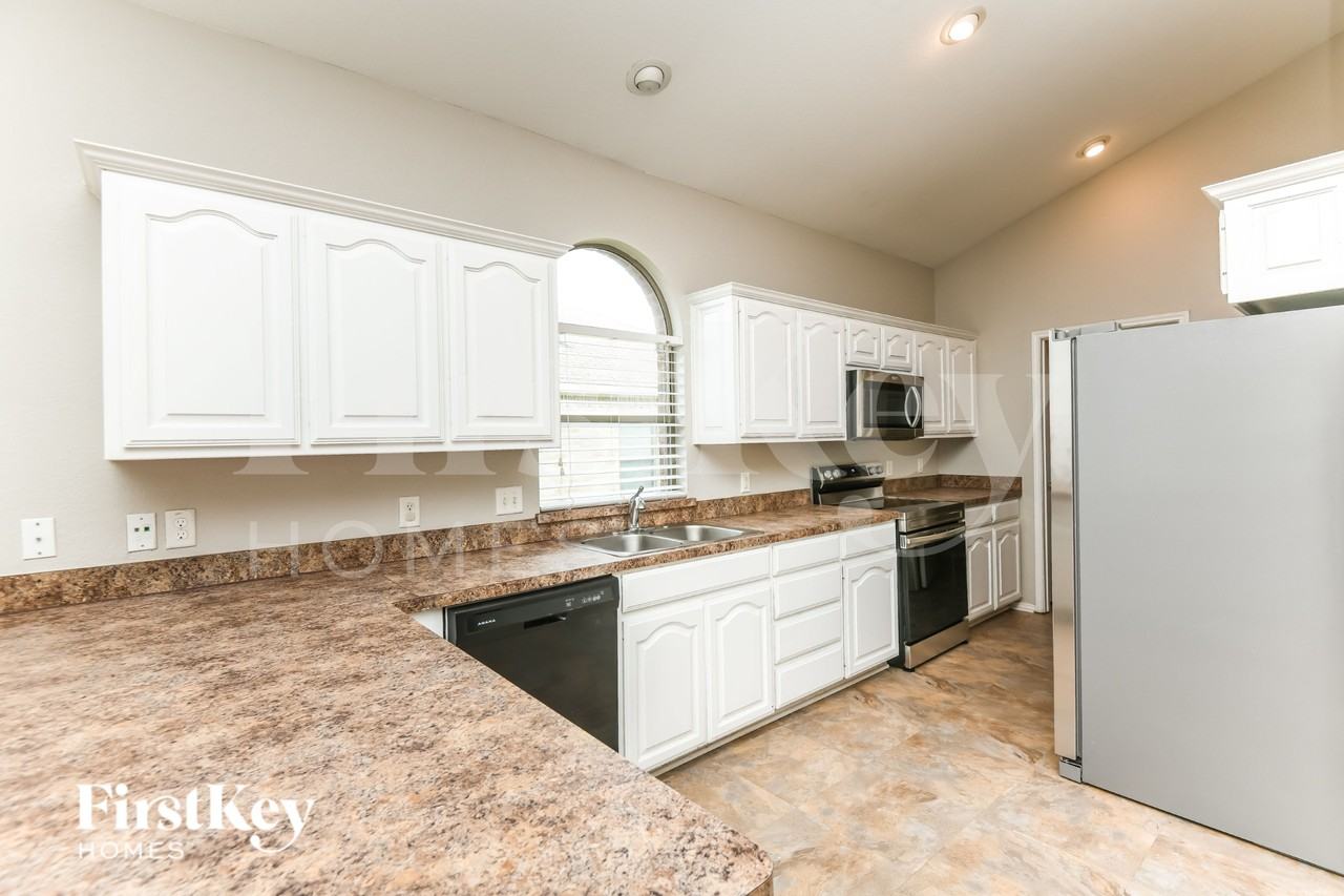 1220 Saltgrass Dr - Photo 7 of 17