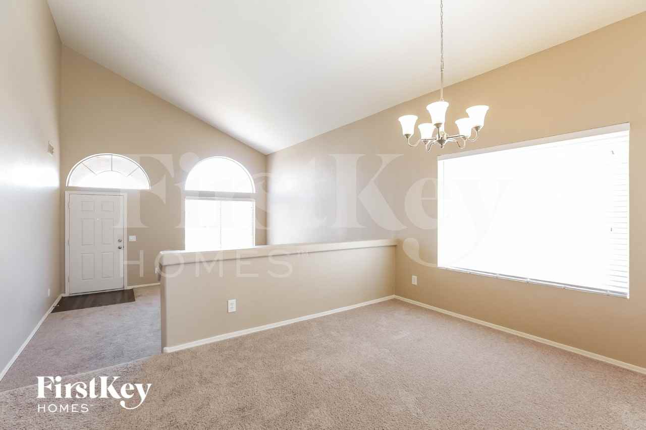 11009 W Frier Dr - Photo 4 of 16