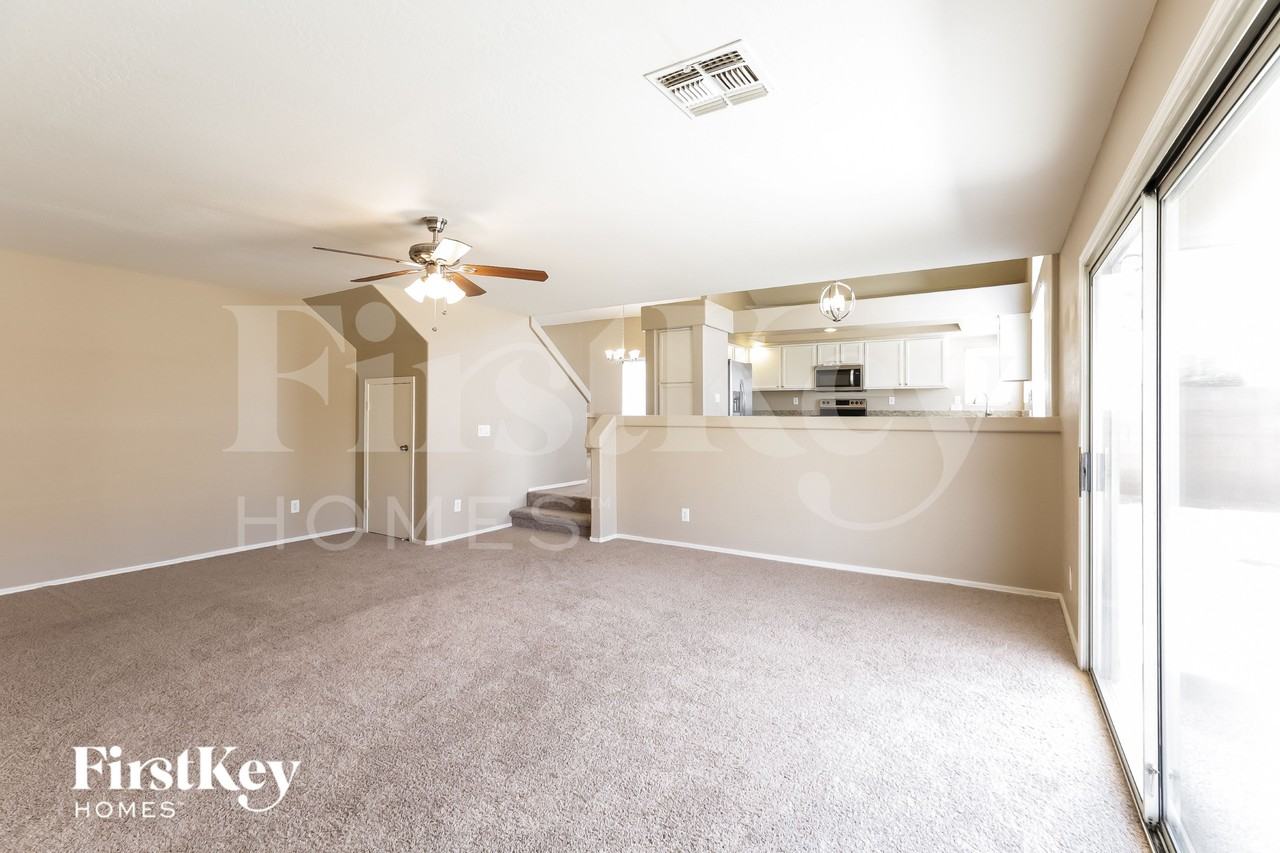 11009 W Frier Dr - Photo 7 of 16