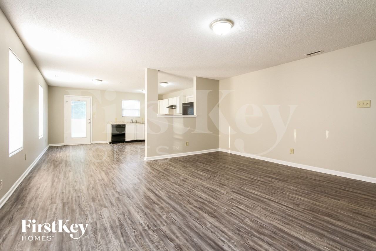 10734 Pavilion Dr - Photo 3 of 16