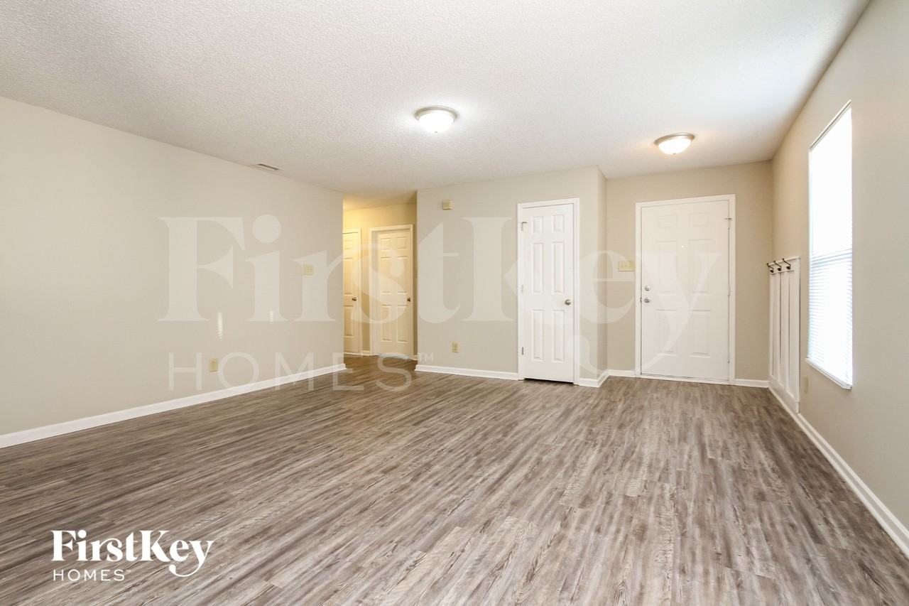 10734 Pavilion Dr - Photo 4 of 16