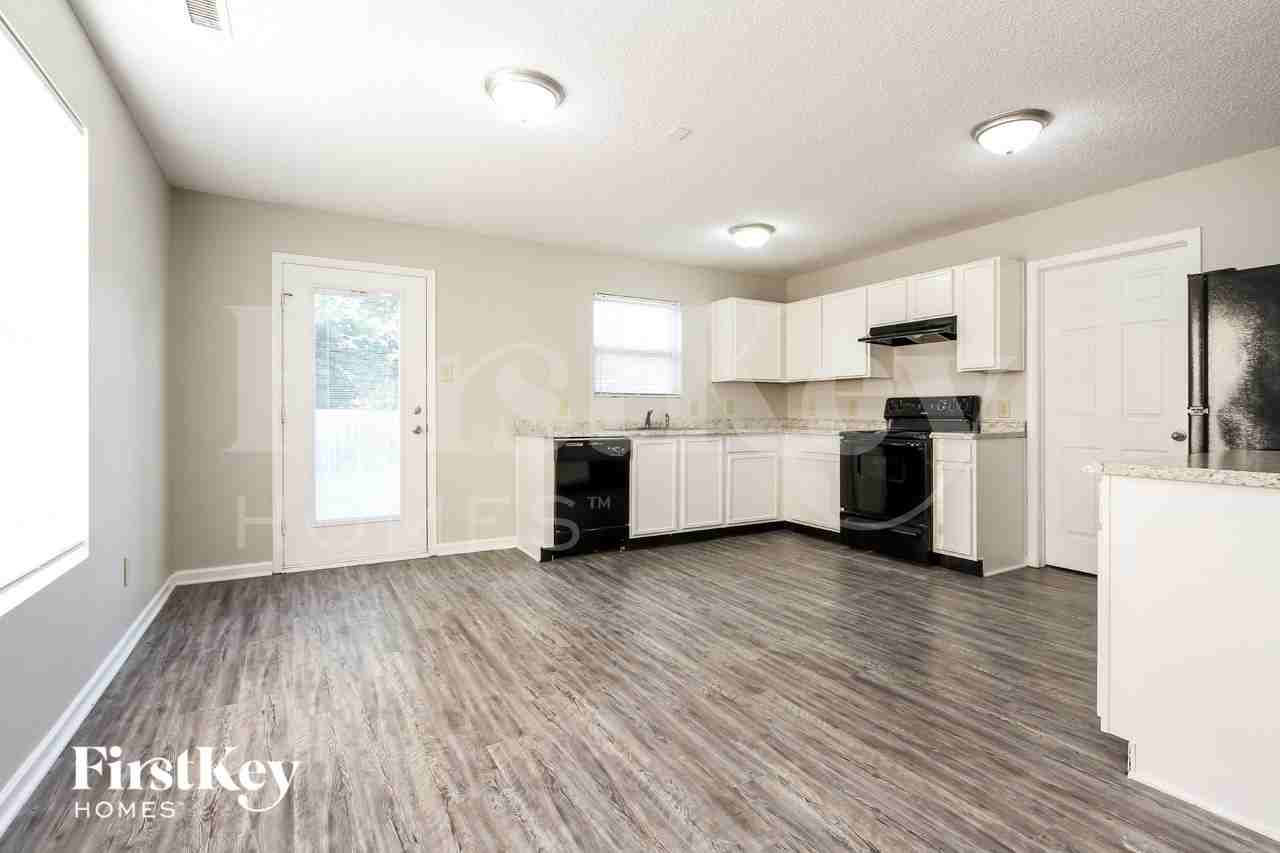 10734 Pavilion Dr - Photo 5 of 16