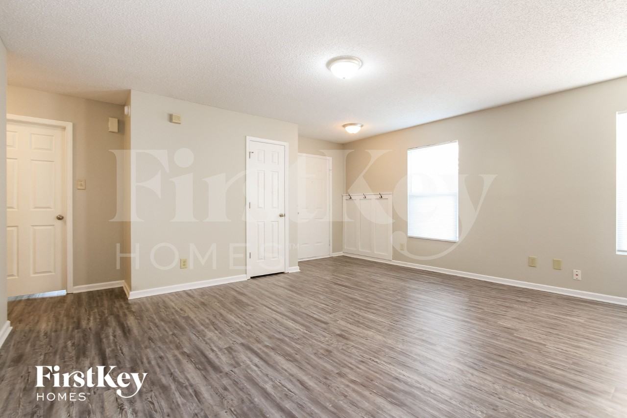 10734 Pavilion Dr - Photo 7 of 16