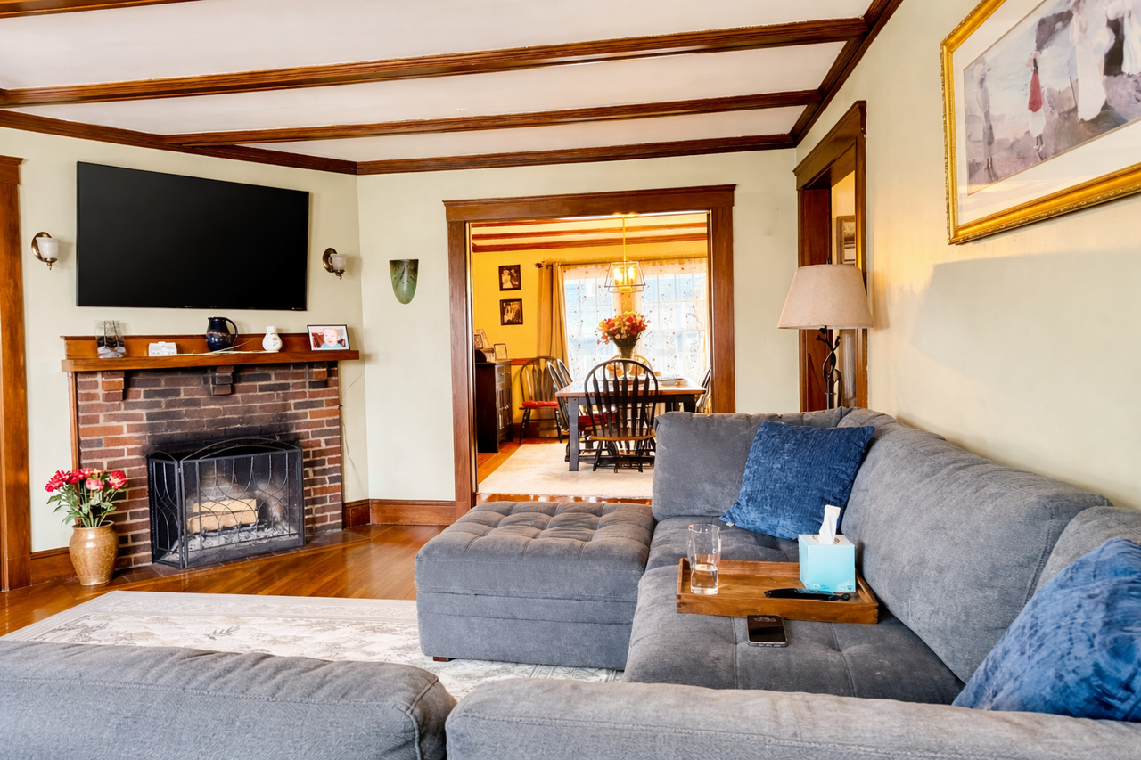 740 Belmont St - Photo 3 of 39