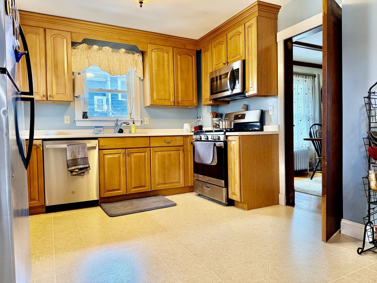 740 Belmont St - Photo 6 of 39