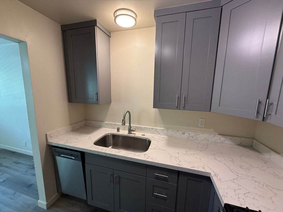 1448 Jefferson St #D - Photo 2 of 11