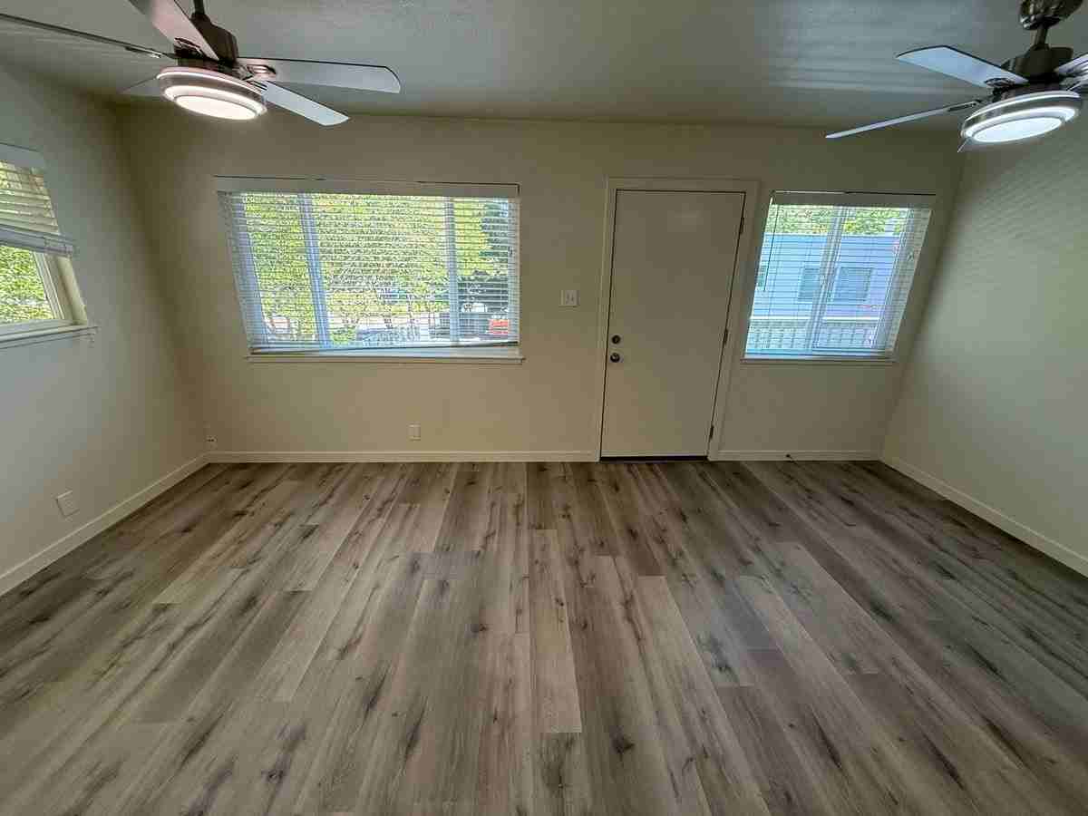 1448 Jefferson St #D - Photo 3 of 11