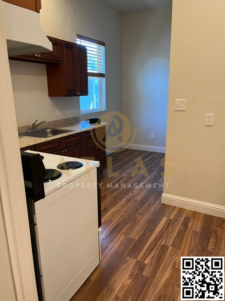 521 N Van Buren St #C - Photo 2 of 9