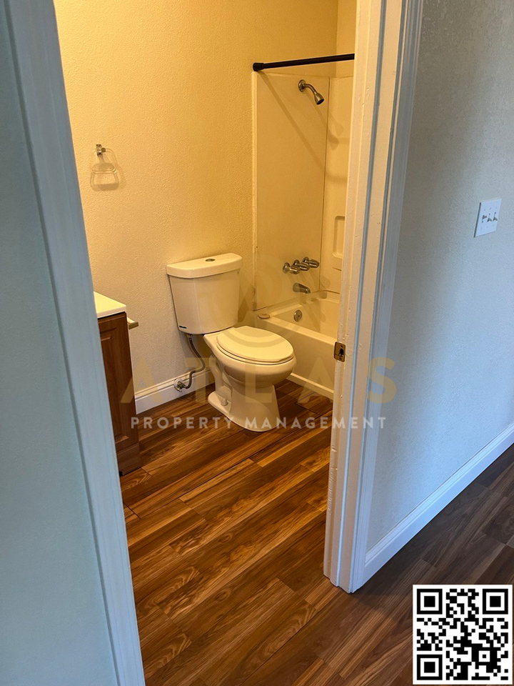 521 N Van Buren St #C - Photo 7 of 9