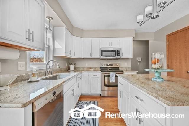 1052 Briar Glen Ln - Photo 4 of 41