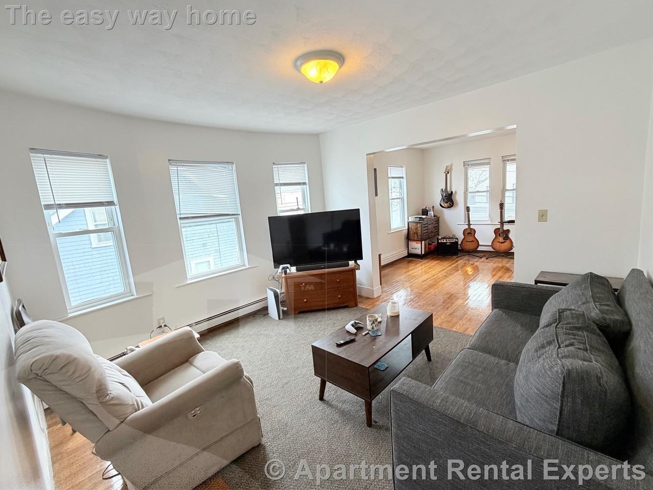 27 Conwell Ave #2 - Photo 3 of 14