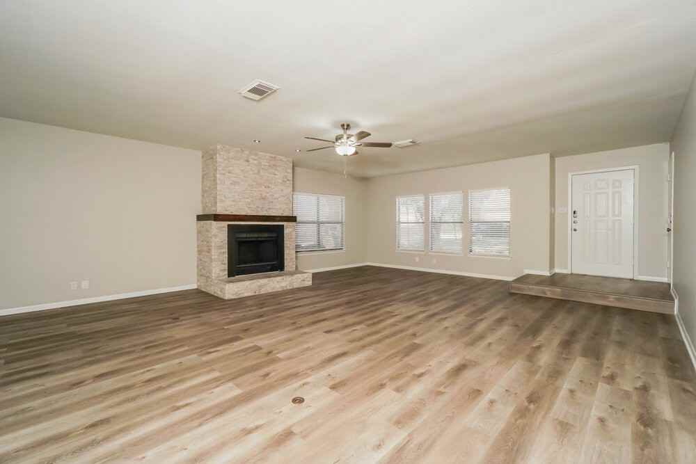 3438 Maitland - Photo 4 of 16