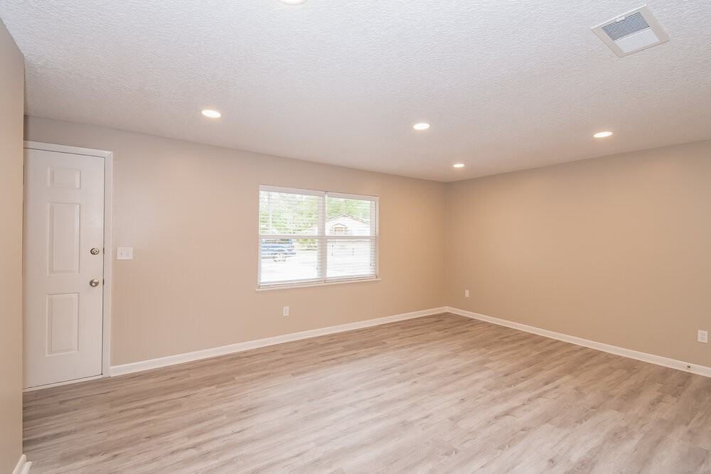 4219 Pointe Haven Dr S - Photo 3 of 16