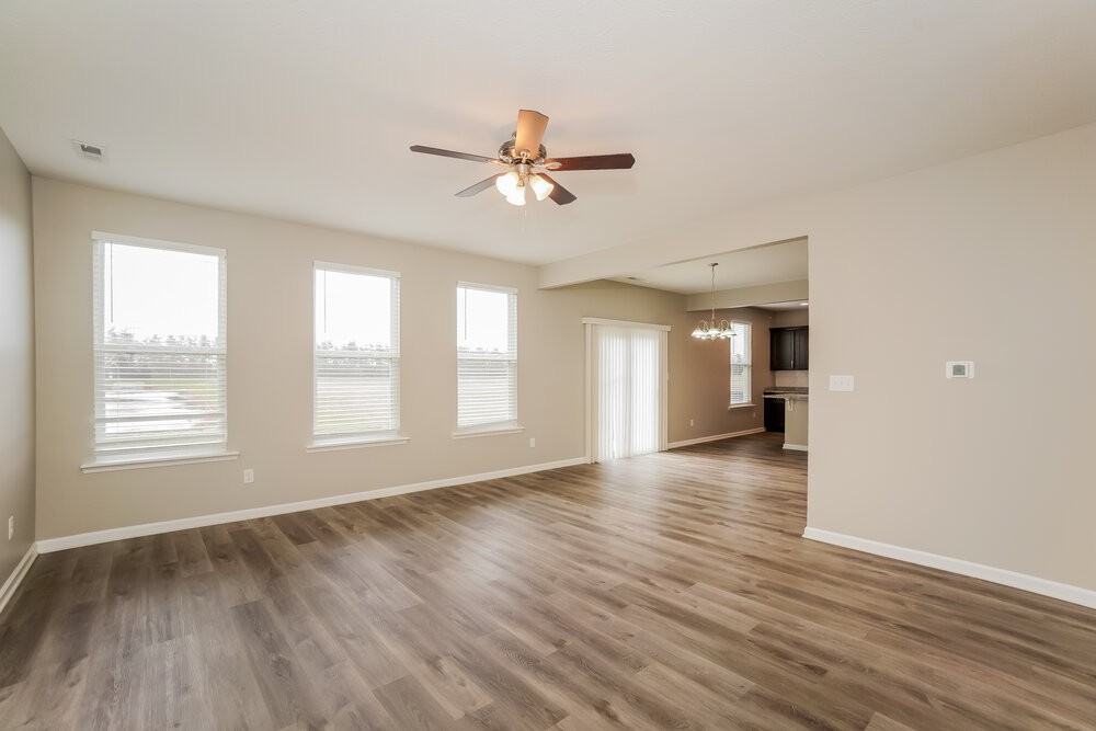 1119 Barberry Dr - Photo 4 of 17