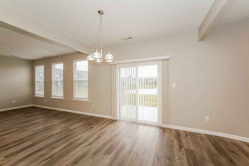 1119 Barberry Dr - Photo 5 of 17