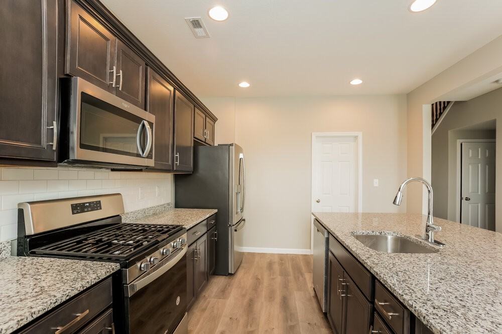 1119 Barberry Dr - Photo 7 of 17