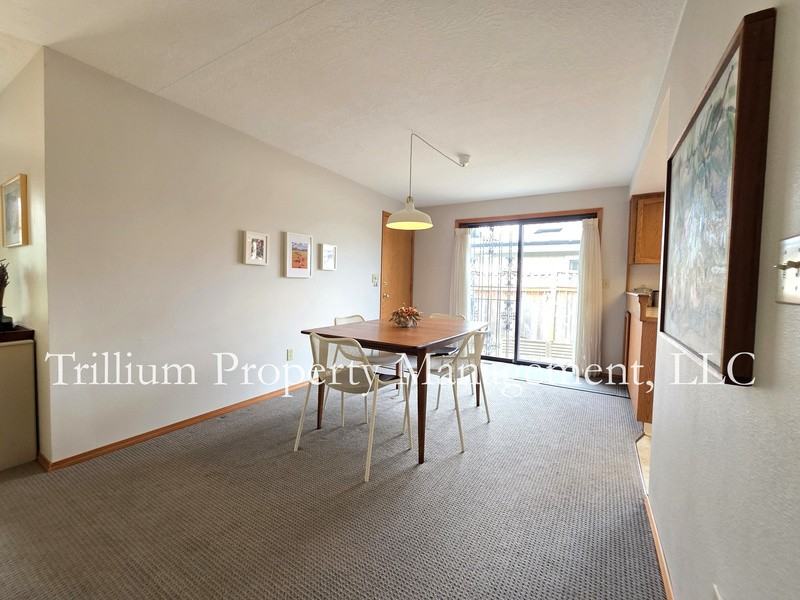 110 Se 65th Ave - Photo 7 of 29