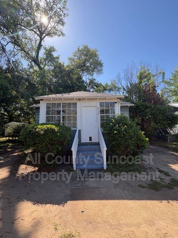 2134 Saxon St - Photo 2 of 2