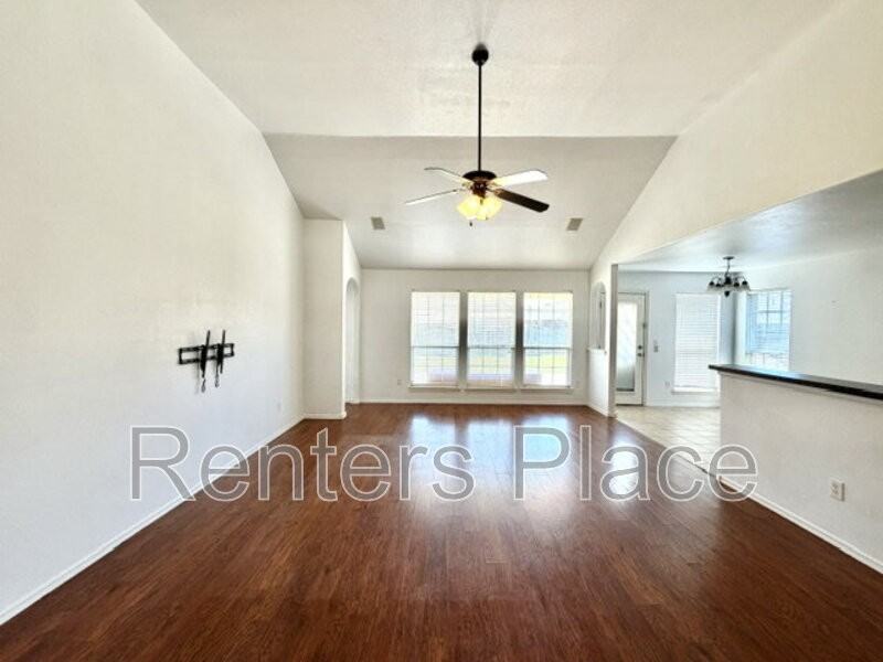 2006 W J St - Photo 2 of 17