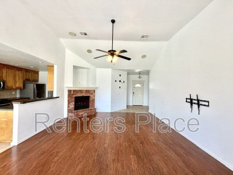 2006 W J St - Photo 4 of 17