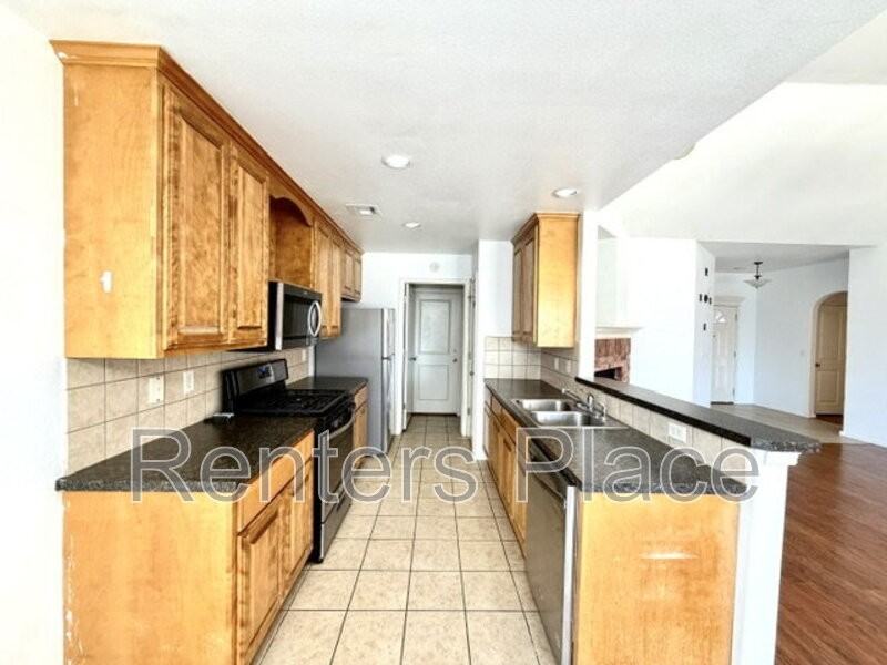 2006 W J St - Photo 6 of 17