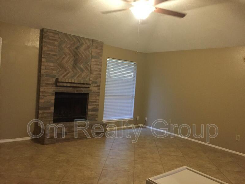 17318 Edgehaven Dr - Photo 3 of 16