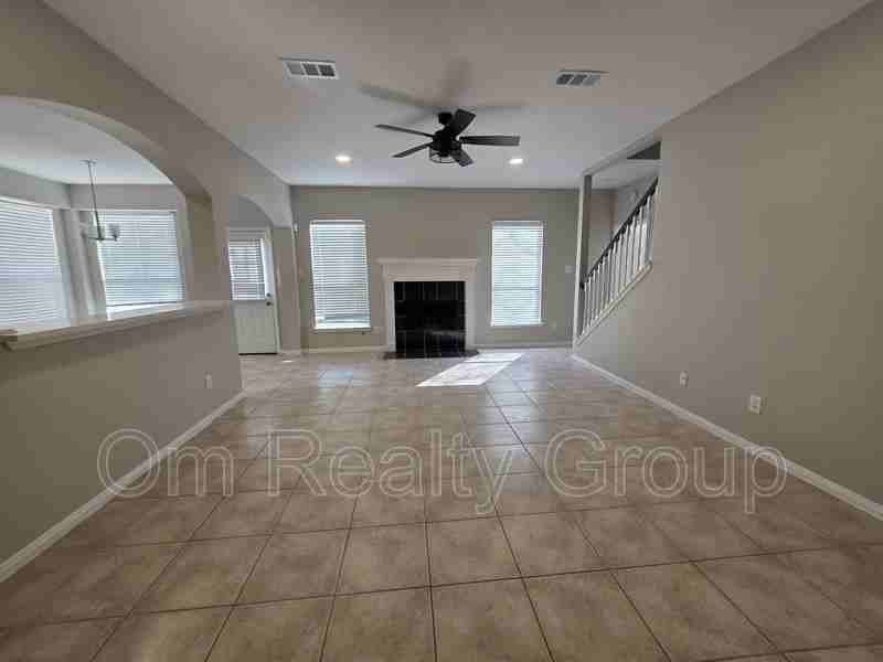 17207 Rancho Verde Way - Photo 5 of 21