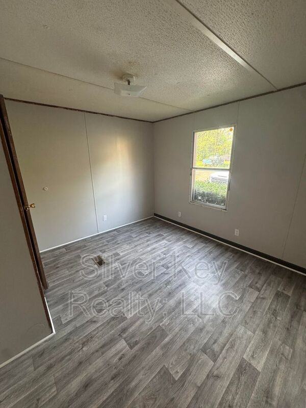 901 Eastanallee Ave #A - Photo 4 of 13