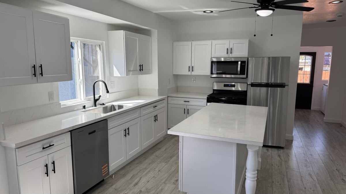 5325 Latham St - Photo 3 of 3