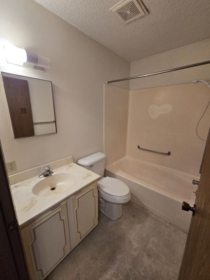 711 Nw 10th St - Photo 5 of 12