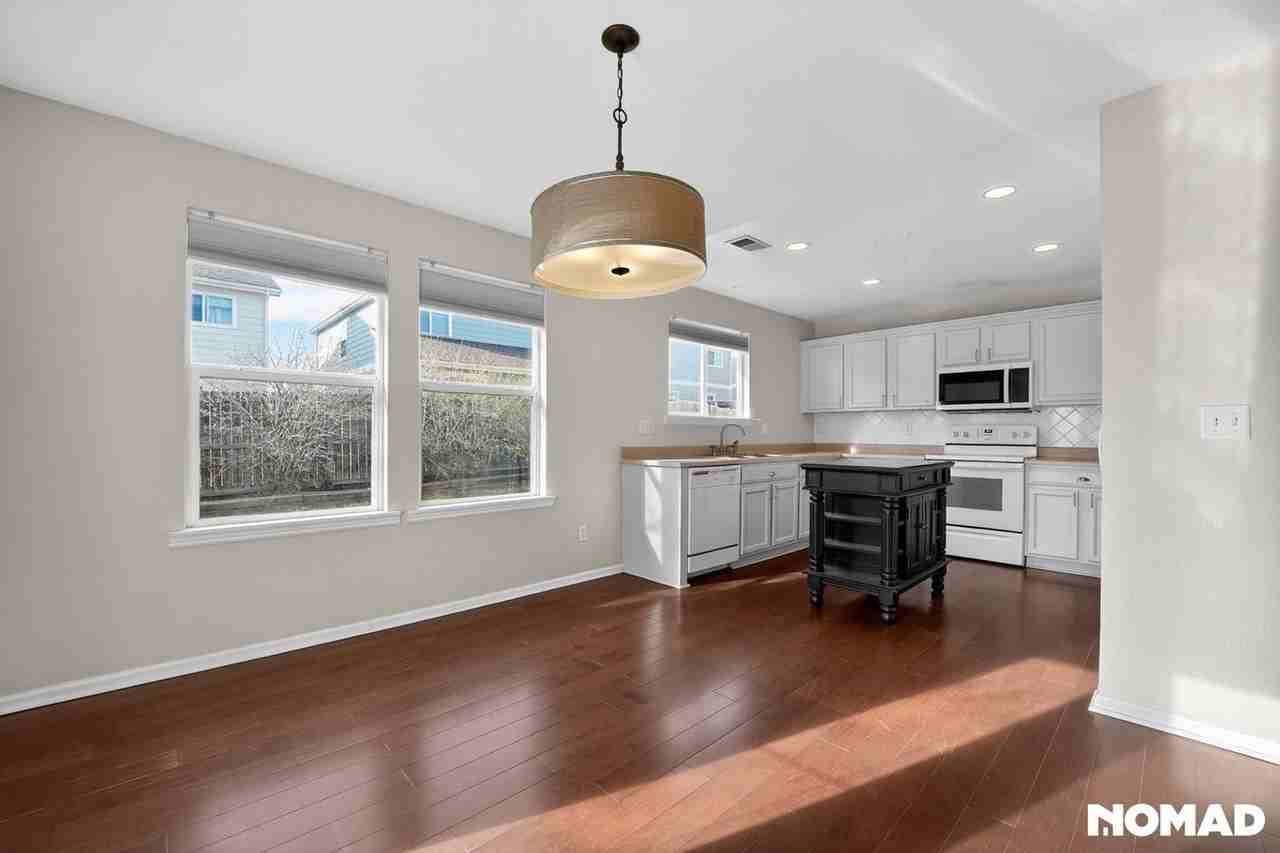 454 E 77th Pl - Photo 7 of 33