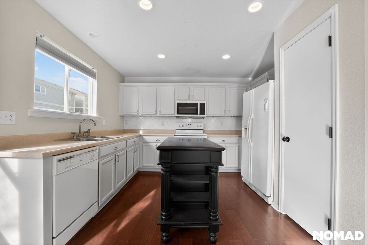 454 E 77th Pl - Photo 3 of 33