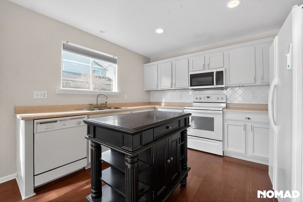 454 E 77th Pl - Photo 6 of 33