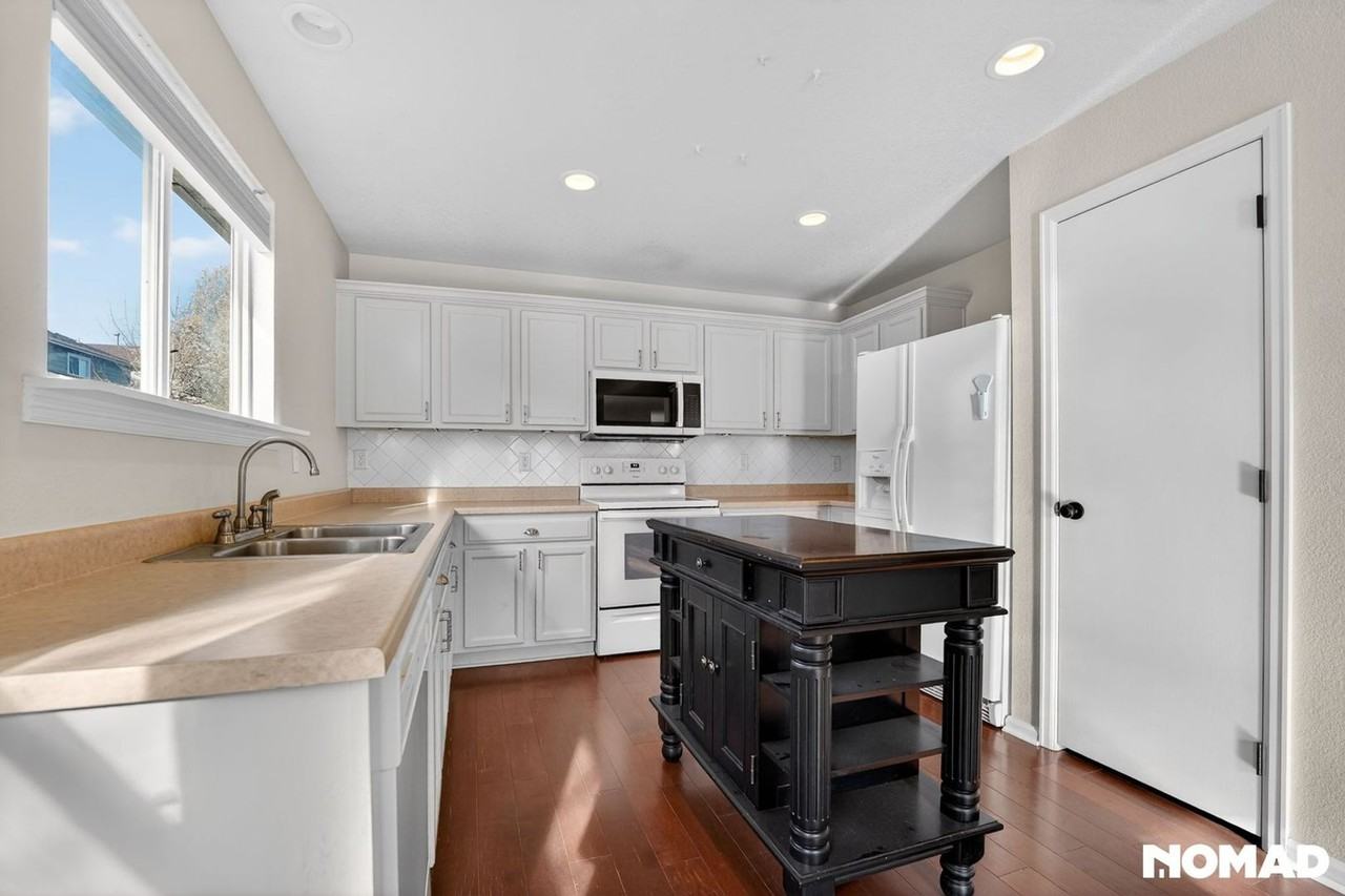 454 E 77th Pl - Photo 4 of 33